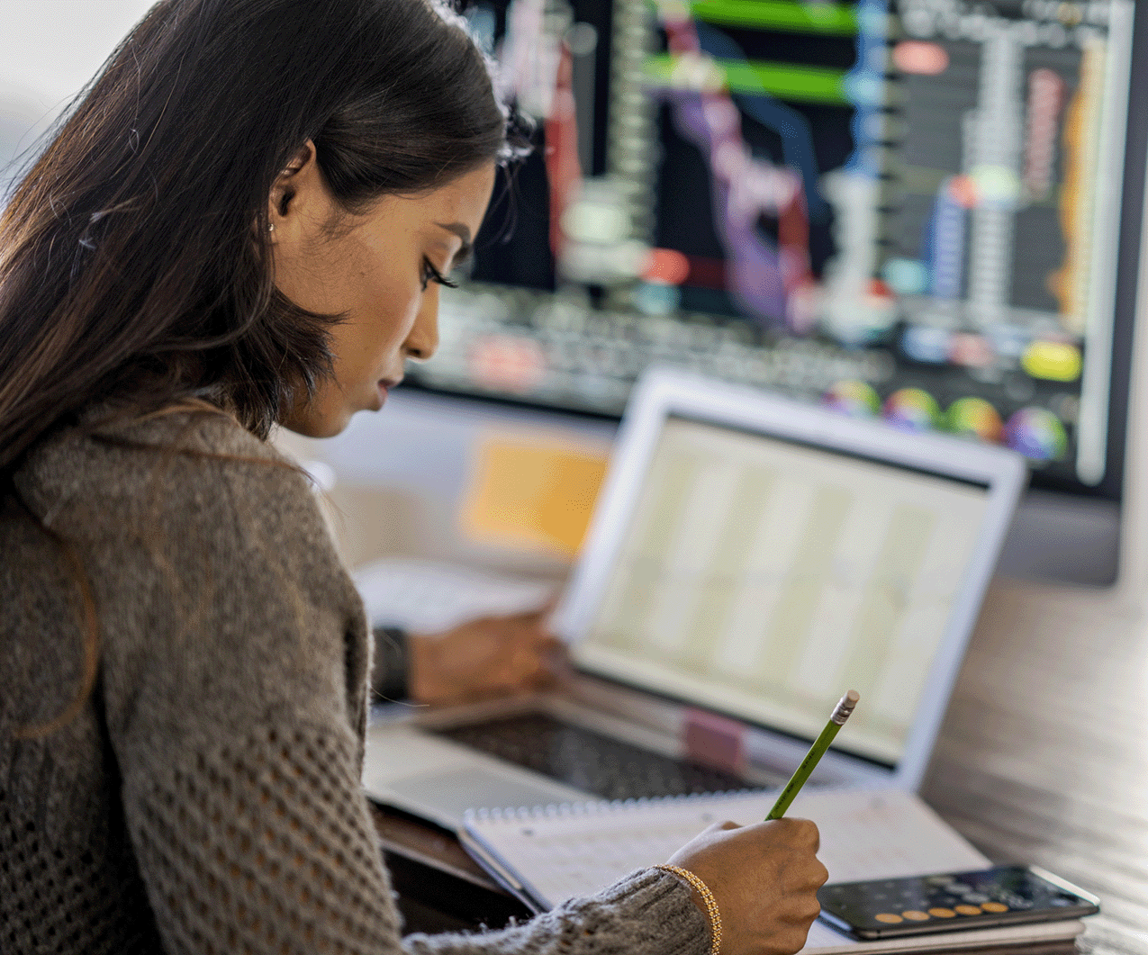 image-woman-at-desk